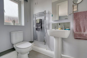 Ensuite- click for photo gallery